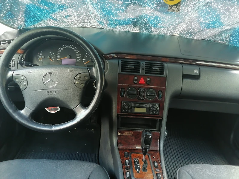 Mercedes-Benz E 240 ELEGANCE фейслифт, снимка 7 - Автомобили и джипове - 48115834