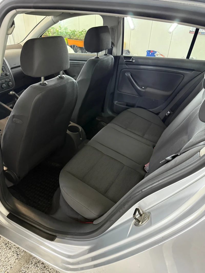 VW Golf 1.9 TDI, снимка 8 - Автомобили и джипове - 48305180