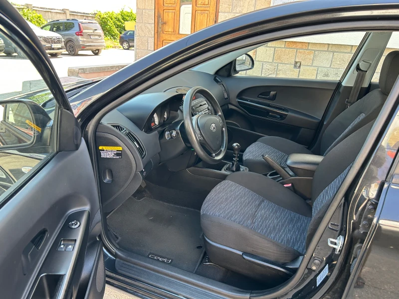 Kia Ceed 1.4i БЕНЗИН, снимка 8 - Автомобили и джипове - 50786670