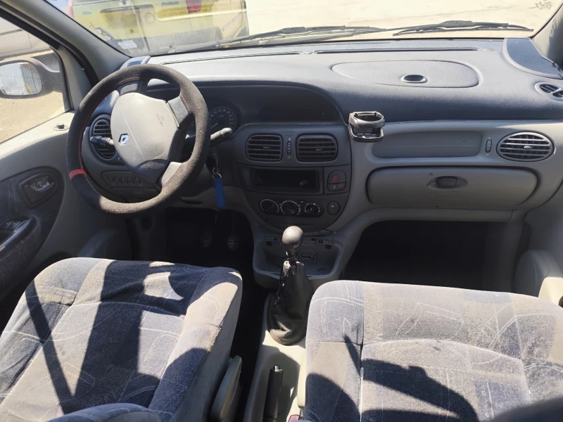 Renault Scenic 1.9DTI, снимка 5 - Автомобили и джипове - 51326745