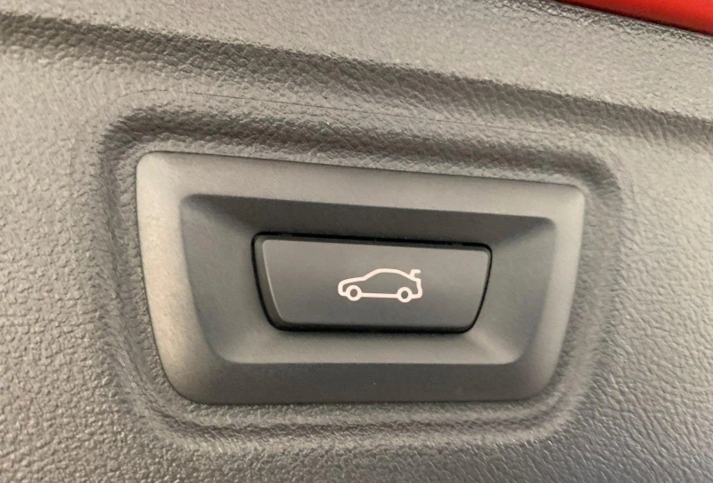 BMW 320 d TOURING XDRIVE M-SPORT LED CAMERA, снимка 13 - Автомобили и джипове - 51508877