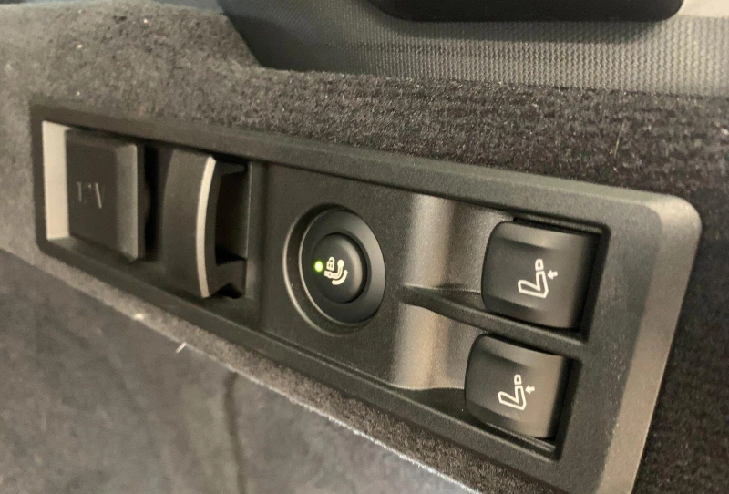 BMW 320 d TOURING XDRIVE M-SPORT LED CAMERA, снимка 14 - Автомобили и джипове - 51508877