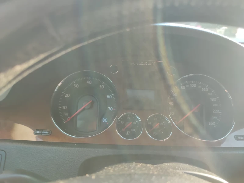 VW Passat, снимка 10 - Автомобили и джипове - 52514110