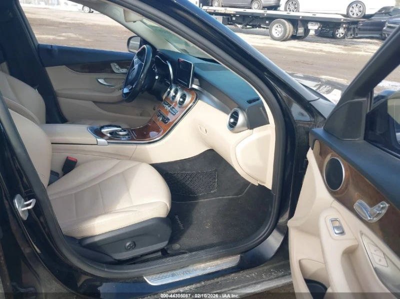 Mercedes-Benz C 300 2.0L I-4 DI, DOHC, VVT, TURBO, 241HP Rear Wheel, снимка 10 - Автомобили и джипове - 53570768