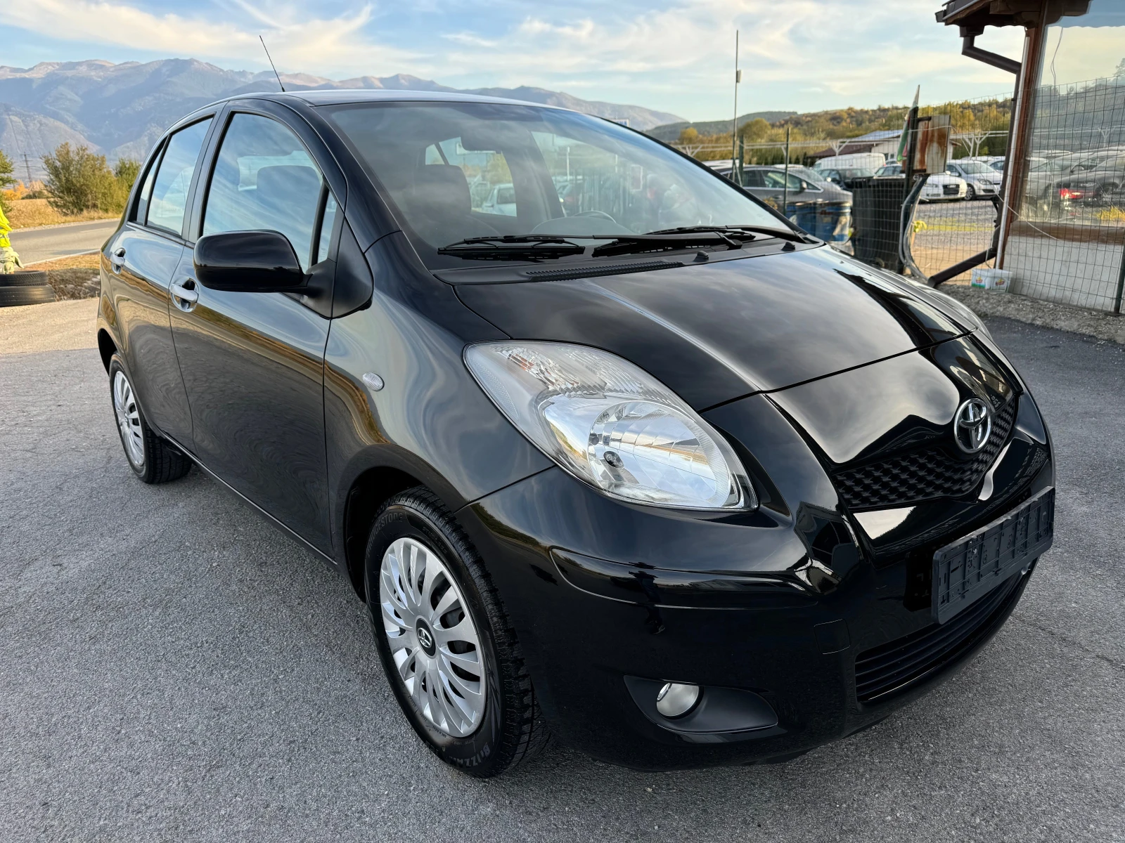 Toyota Yaris 1.3vvti -6 speed - изображение 2