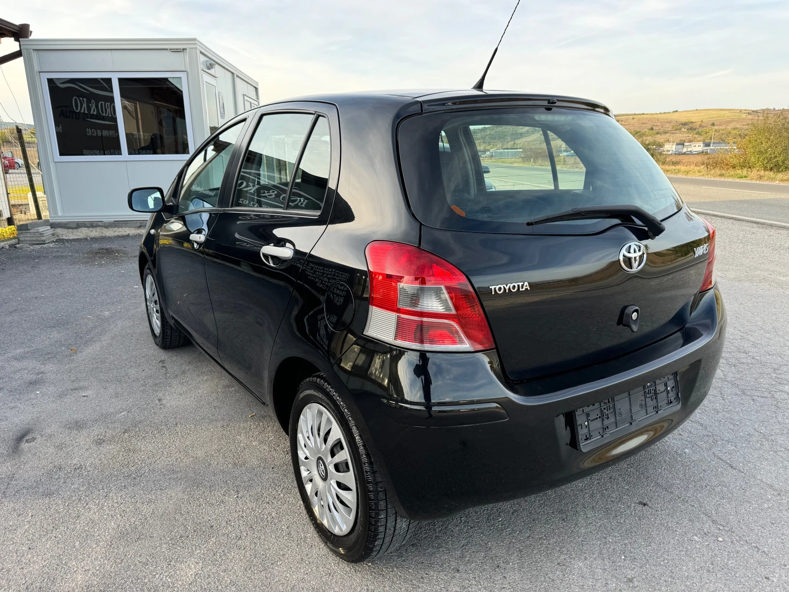 Toyota Yaris 1.3vvti -6 speed - изображение 3