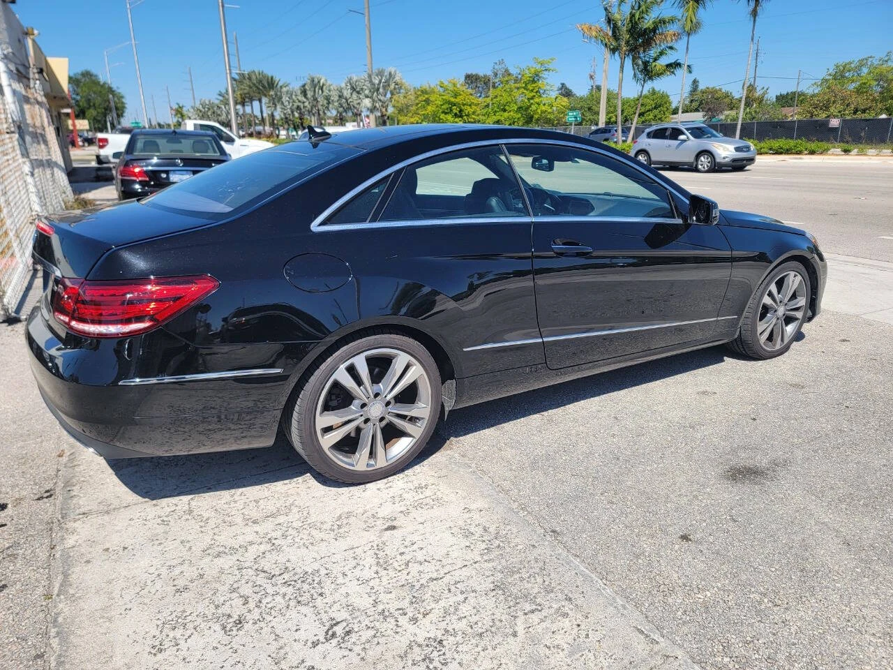 Mercedes-Benz E 400 COUPE/LOGIC7/KEYLESS/BLINDSPOT/ПОДГРЕВ/ОБДУХВАНЕ - изображение 4