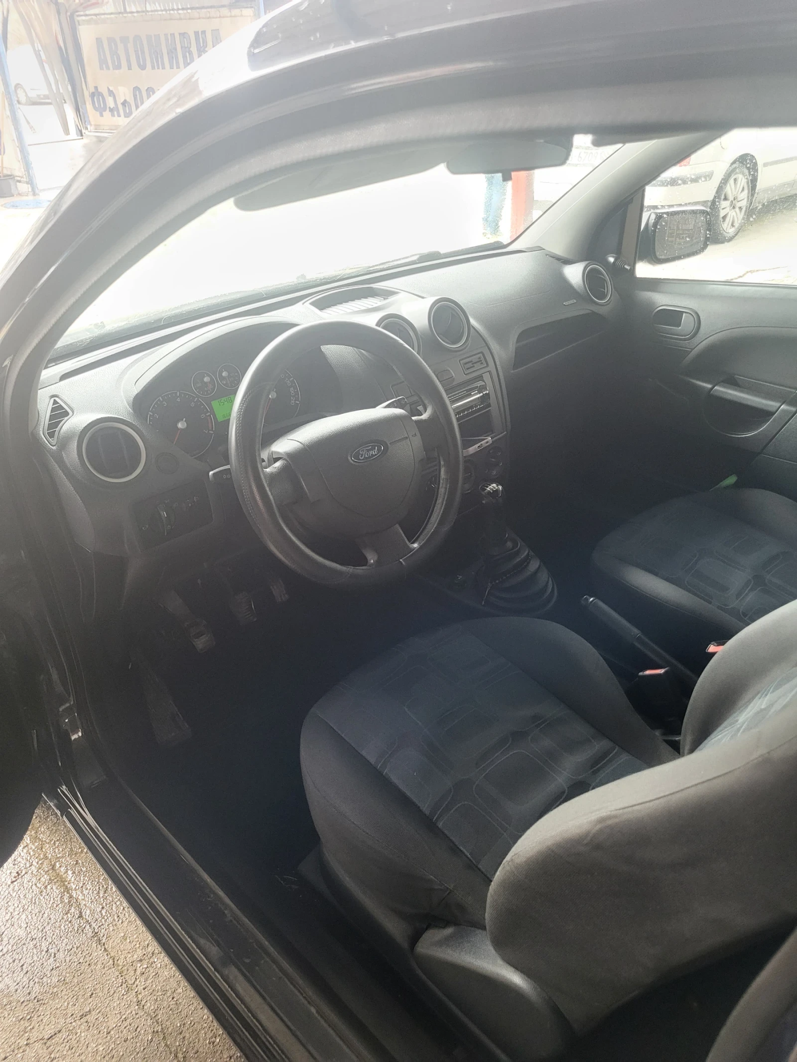 Ford Fiesta 1.3i, снимка 6 - Автомобили и джипове - 54000192