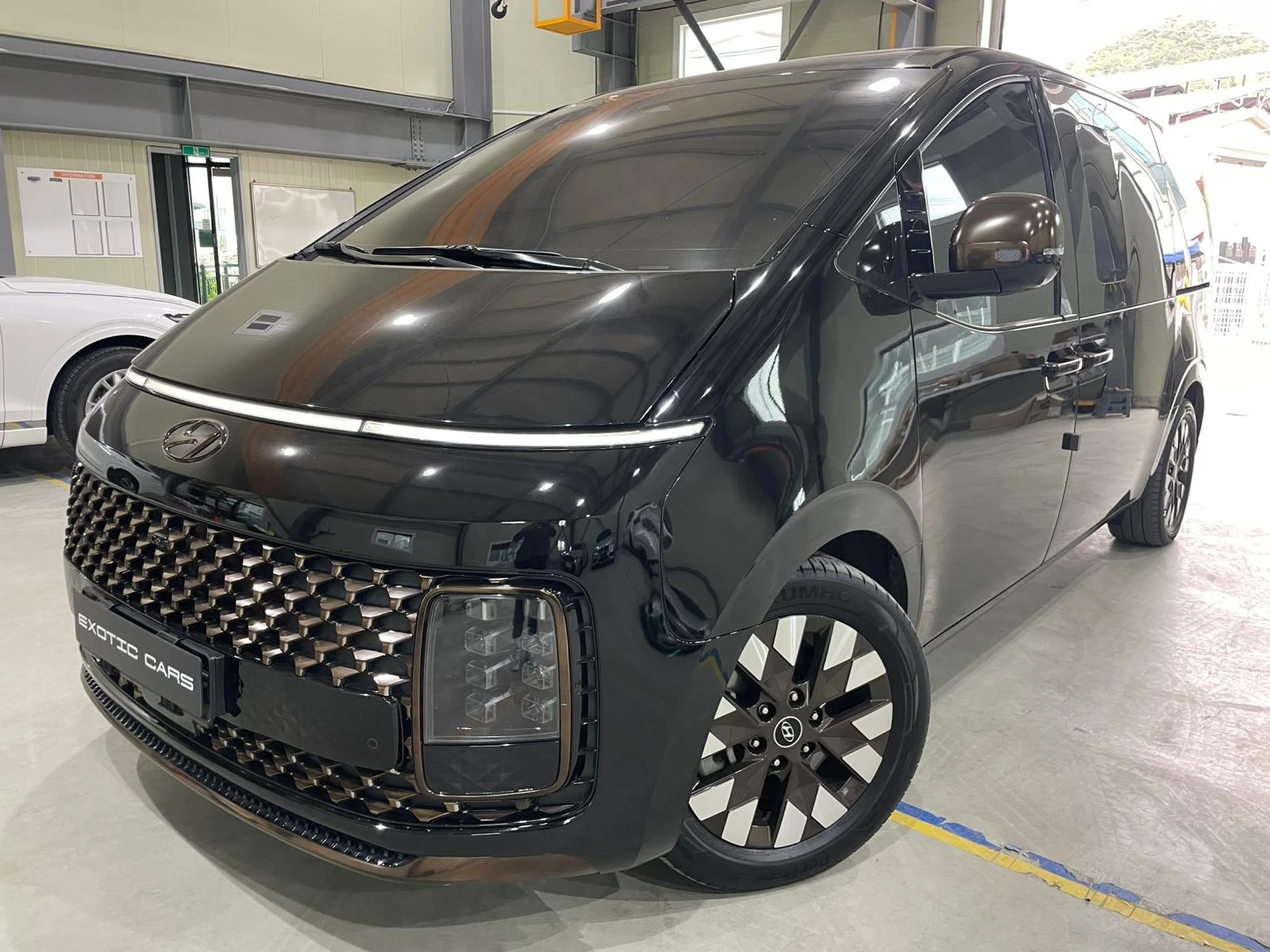 Hyundai Staria 3.5 V6 LPi Lounge 8+ 1 ! Inspiration !, снимка 3 - Автомобили и джипове - 54932223