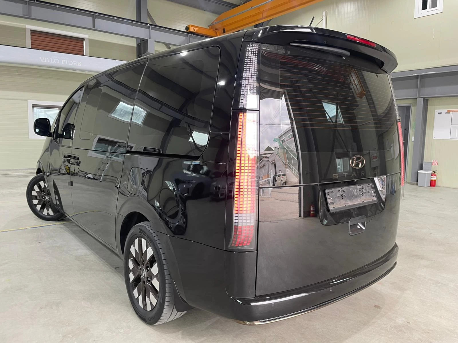 Hyundai Staria 3.5 V6 LPi Lounge 8+ 1 ! Inspiration !, снимка 6 - Автомобили и джипове - 54932223