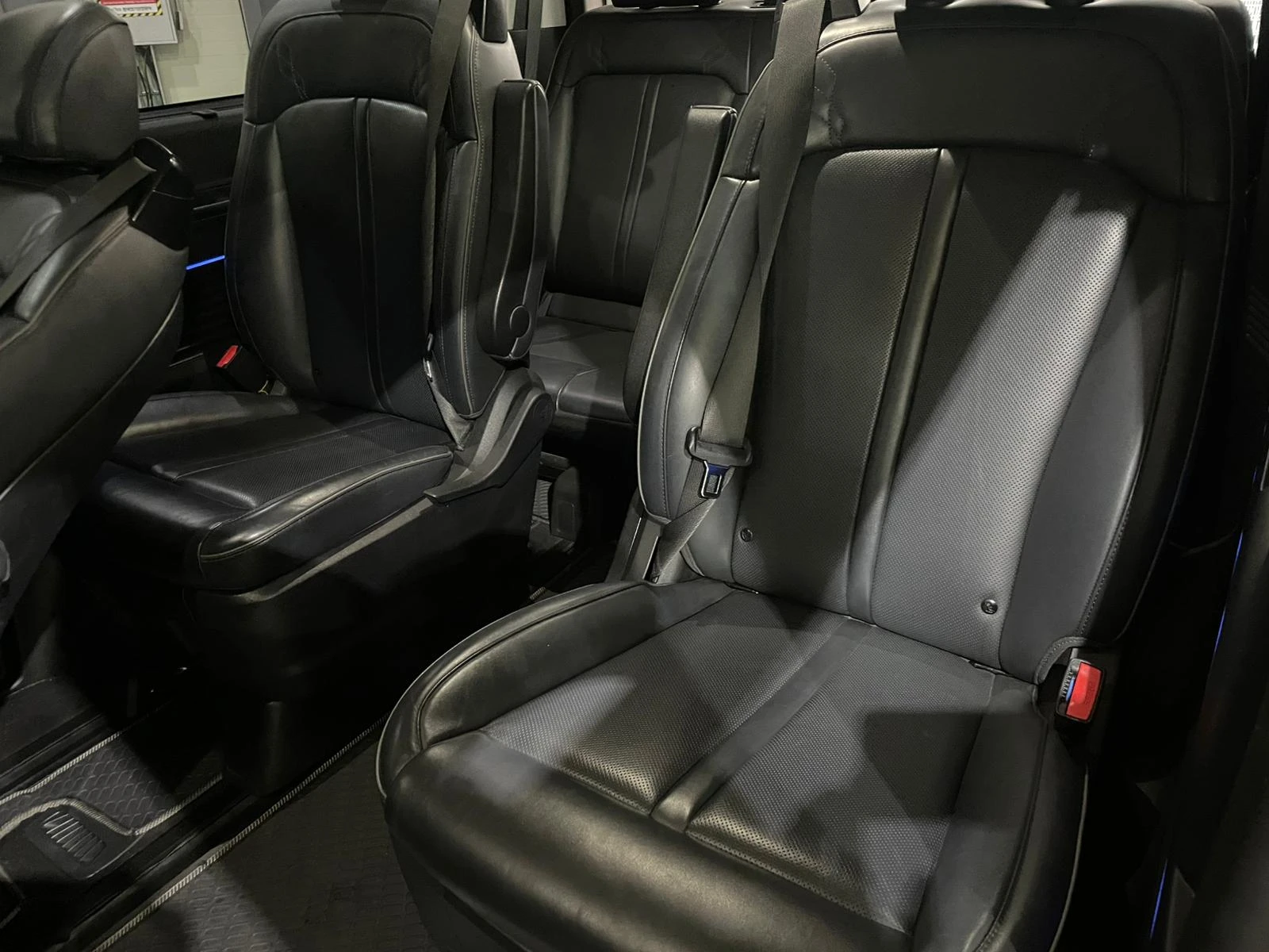 Hyundai Staria 3.5 V6 LPi Lounge 8+ 1 ! Inspiration !, снимка 13 - Автомобили и джипове - 54932223