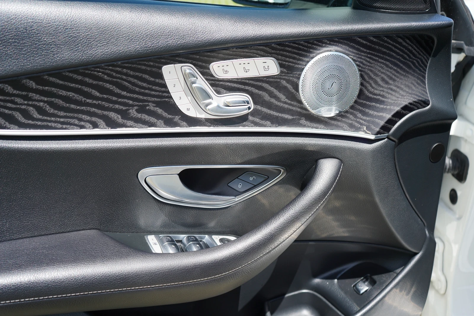 Mercedes-Benz E 450 4 MATIC* BRABUS* 360 CAM* DISTR* KEYLESS* BURM* HU, снимка 7 - Автомобили и джипове - 55232742