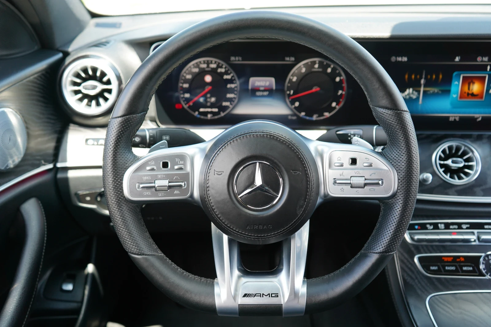 Mercedes-Benz E 450 4 MATIC* BRABUS* 360 CAM* DISTR* KEYLESS* BURM* HU, снимка 11 - Автомобили и джипове - 55232742