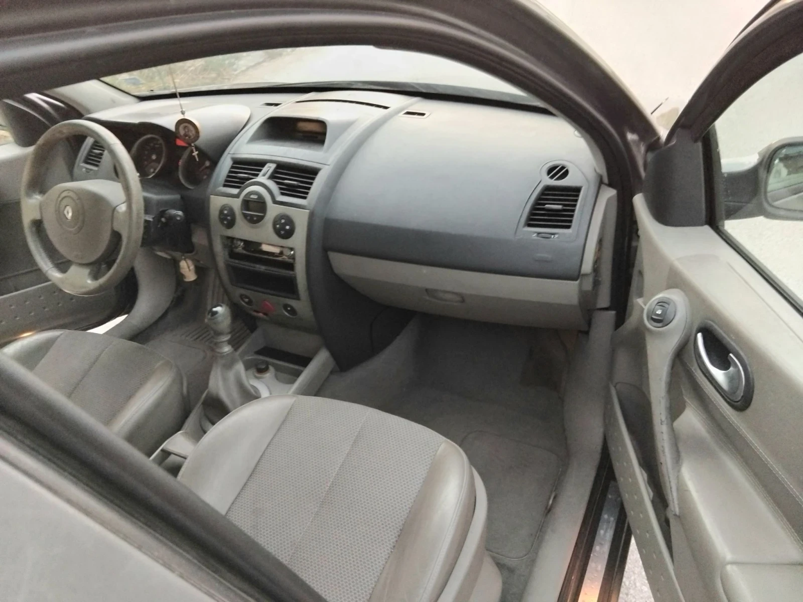 Renault Megane 2.0i.135k.+ КЛИМА. БЕНЗИН , снимка 14 - Автомобили и джипове - 55669244