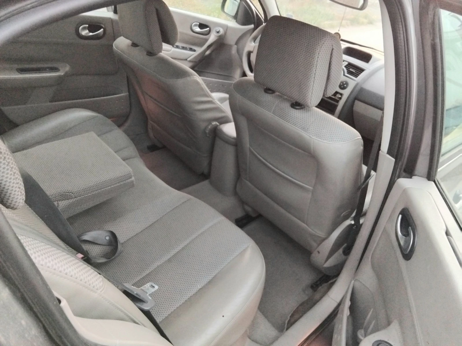 Renault Megane 2.0i.135k.+ КЛИМА. БЕНЗИН , снимка 13 - Автомобили и джипове - 55669244