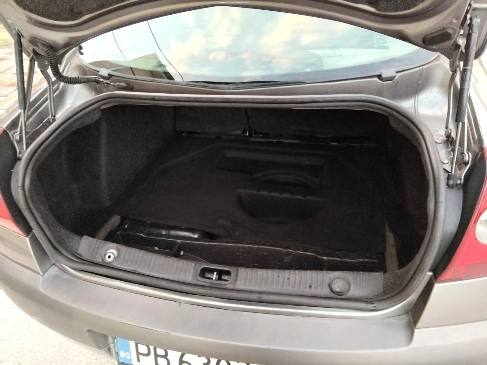 Renault Megane 2.0i.135k.+ КЛИМА. БЕНЗИН , снимка 12 - Автомобили и джипове - 55669244