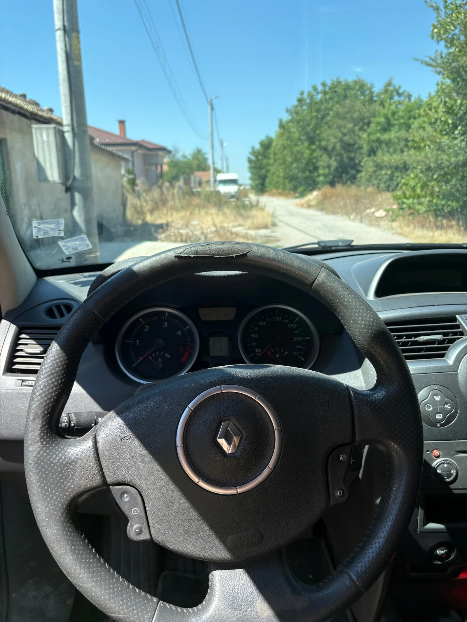 Renault Megane 2.0cdi, снимка 8 - Автомобили и джипове - 55695479