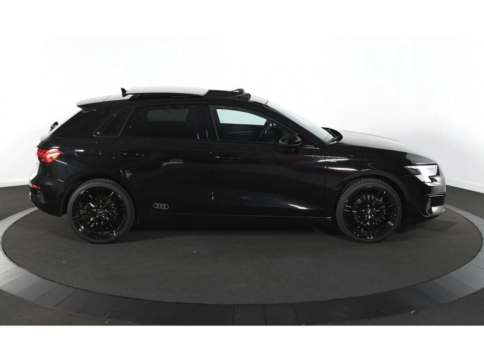 Audi A3 35 TFSI , снимка 4 - Автомобили и джипове - 56719775