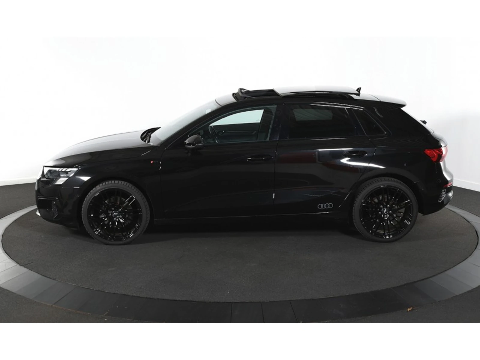 Audi A3 35 TFSI , снимка 3 - Автомобили и джипове - 56719775