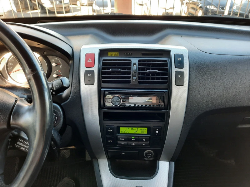 Hyundai Tucson 2.0 CRDI, снимка 10 - Автомобили и джипове - 45194408