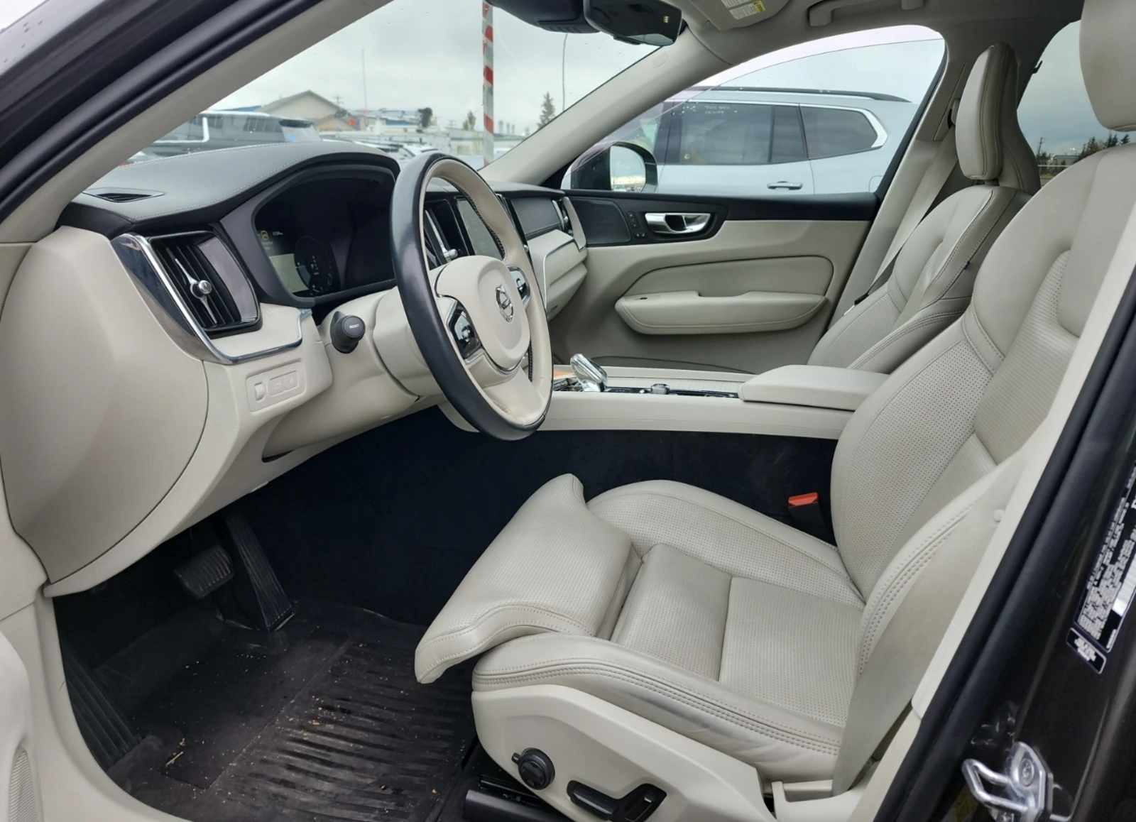 Volvo XC60 INSCRIPTION - изображение 5