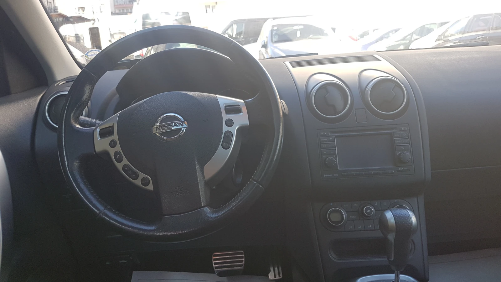 Nissan Qashqai 2.0i AVTOMAT 4X4-142 X -KM, снимка 9 - Автомобили и джипове - 53826982