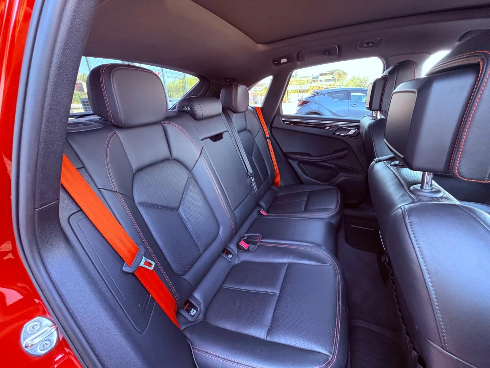 Porsche Macan PАNO| Distr | Car Play| Chrono| Гаранция, снимка 15 - Автомобили и джипове - 55681334