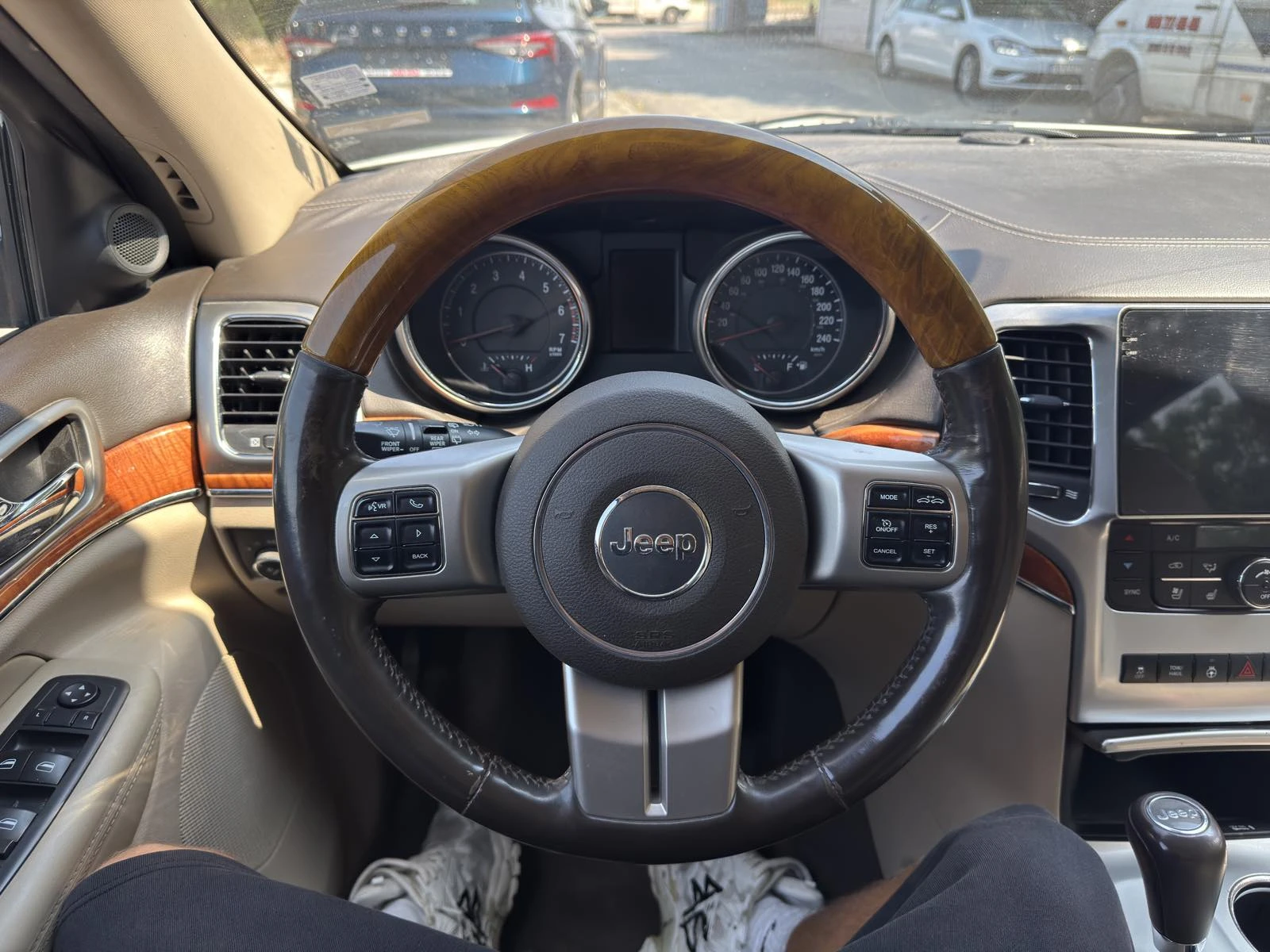 Jeep Grand cherokee 5.7-HEMI-ОБСЛУЖЕН, снимка 7 - Автомобили и джипове - 55768184