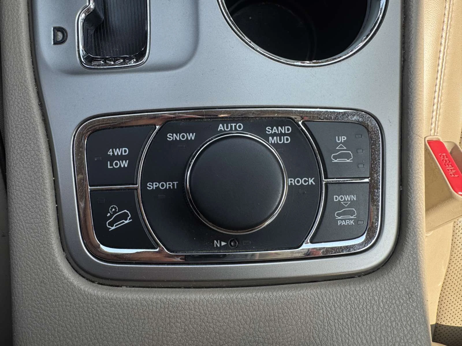 Jeep Grand cherokee 5.7-HEMI-ОБСЛУЖЕН, снимка 11 - Автомобили и джипове - 55768184