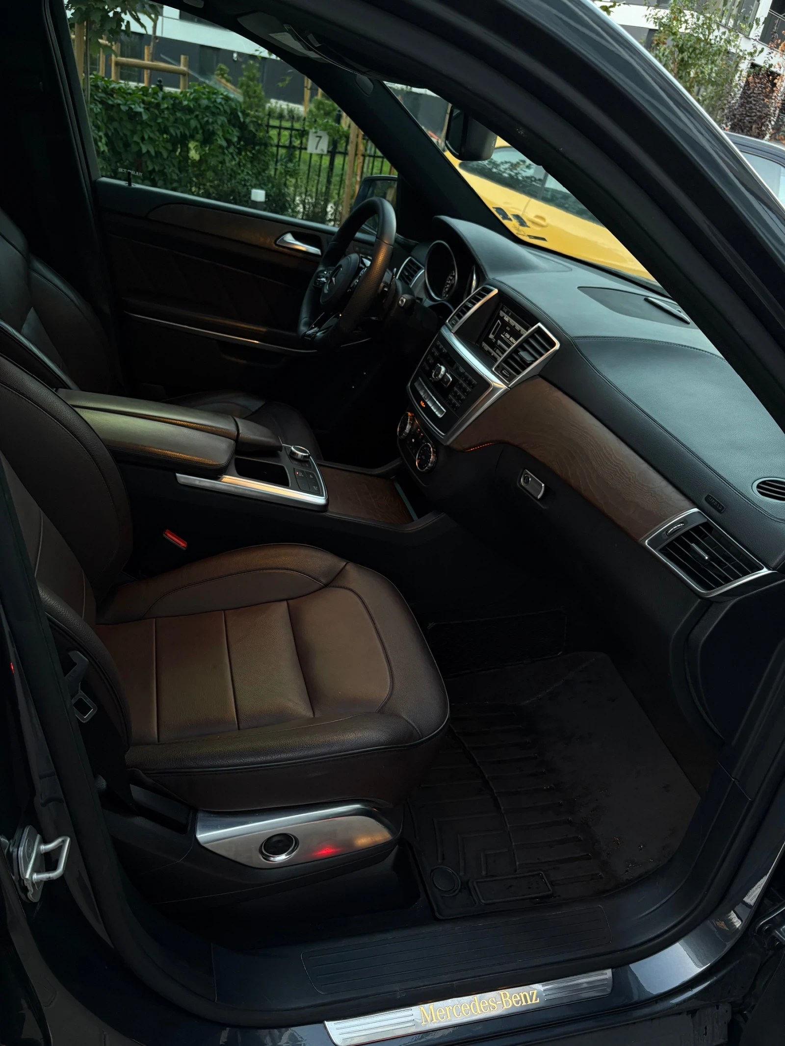 Mercedes-Benz GL 350, снимка 3 - Автомобили и джипове - 55993567