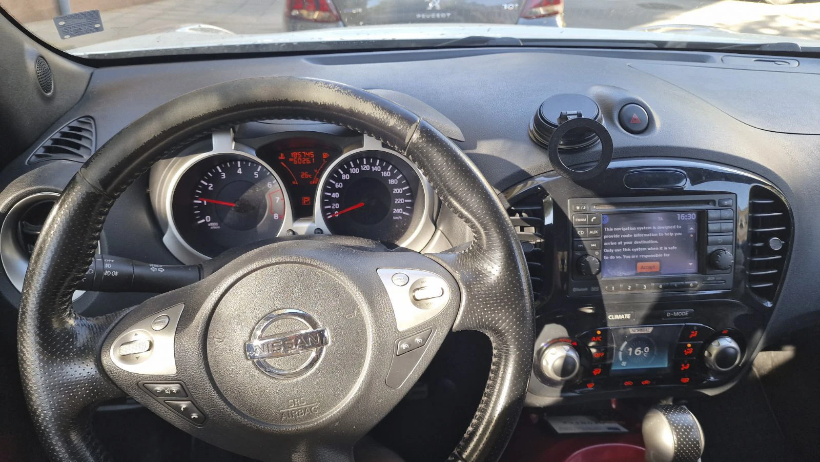 Nissan Juke, снимка 14 - Автомобили и джипове - 56271233