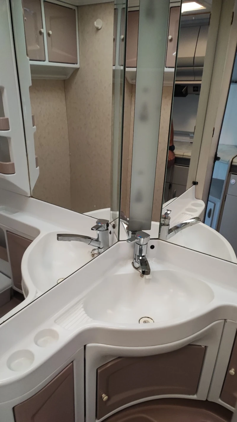 Каравана Hobby Excellent , снимка 14 - Каравани и кемпери - 51362158