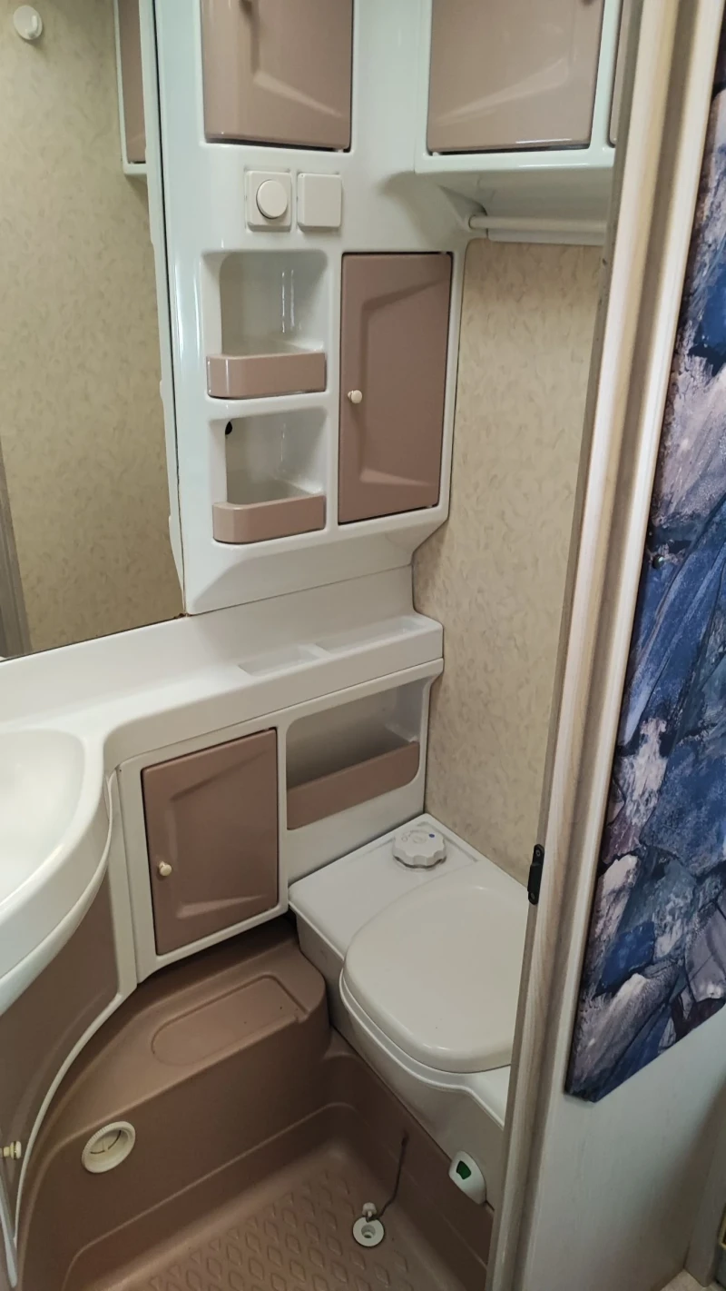 Каравана Hobby Excellent , снимка 13 - Каравани и кемпери - 51362158