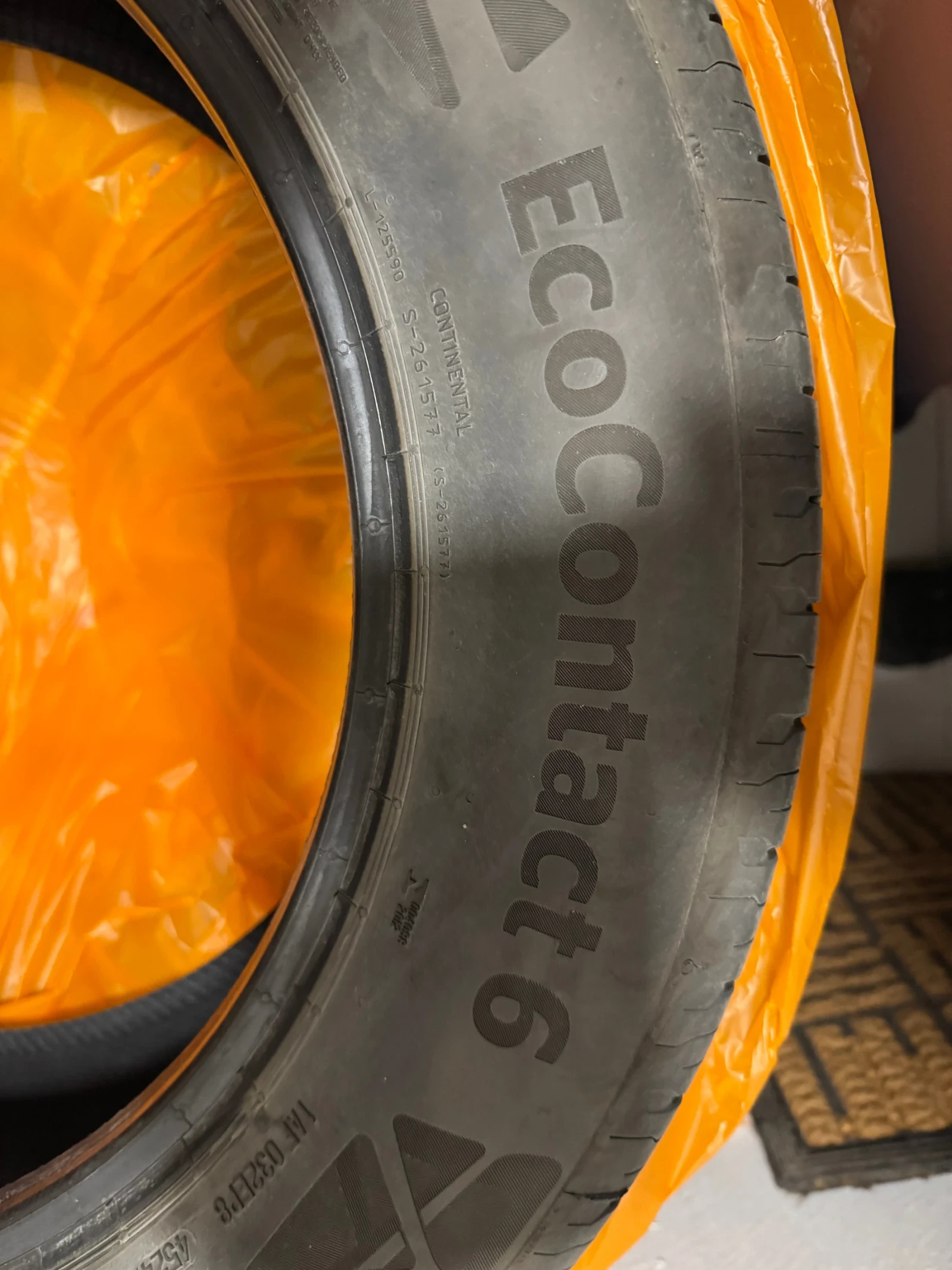 Гуми Летни 225/60R18, снимка 2 - Гуми и джанти - 54181928