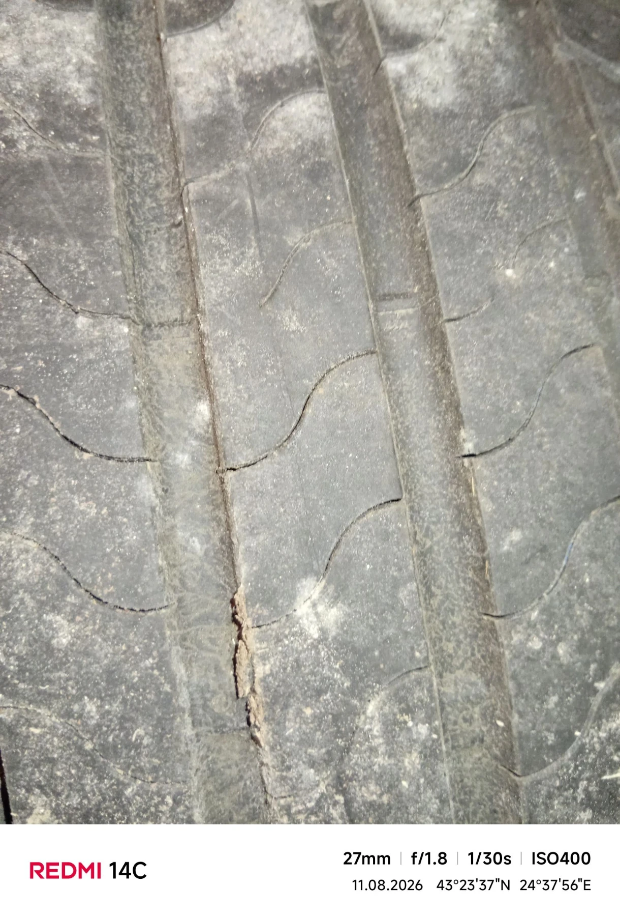 Гуми Летни 235/45R18, снимка 2 - Гуми и джанти - 55632905