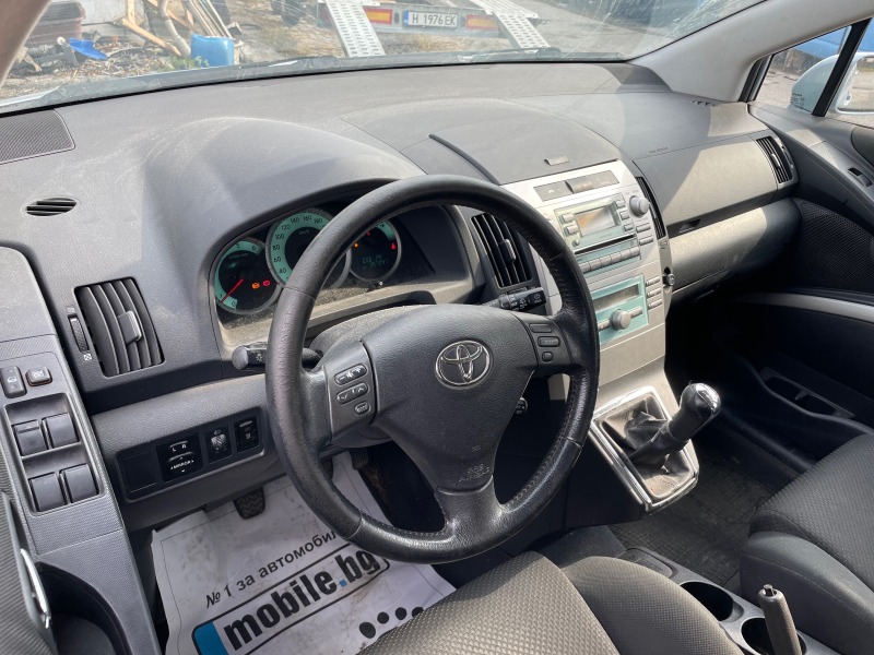 Toyota Corolla verso 2.0D4D, снимка 6 - Автомобили и джипове - 41861697