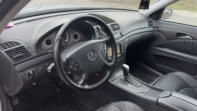 Mercedes-Benz E 320, снимка 10 - Автомобили и джипове - 49304065