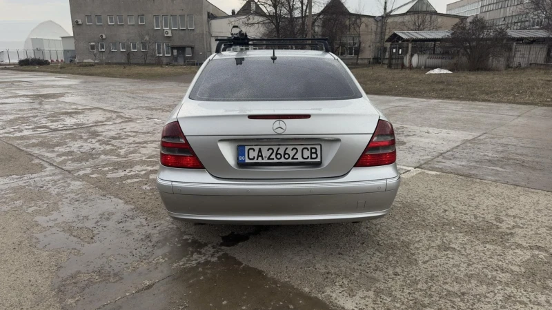 Mercedes-Benz E 320, снимка 5 - Автомобили и джипове - 49304065