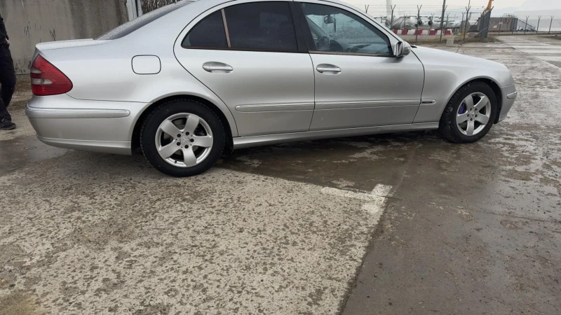 Mercedes-Benz E 320, снимка 8 - Автомобили и джипове - 49304065