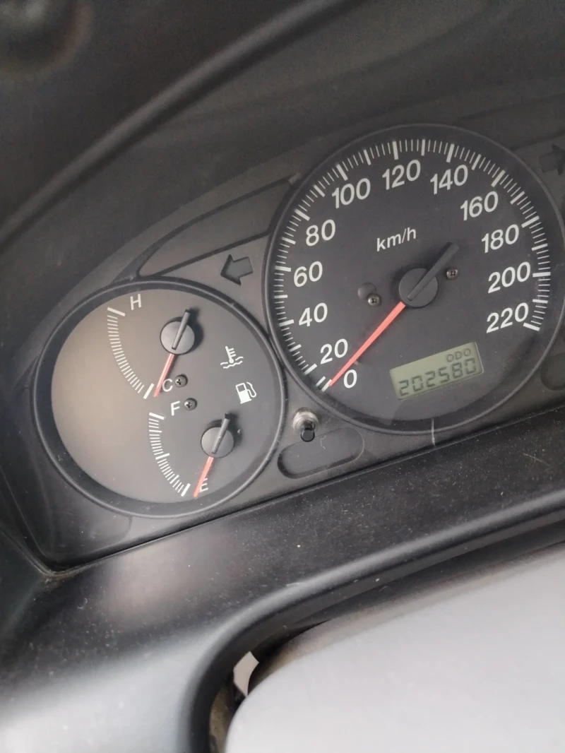 Mazda Premacy 2000куб., снимка 8 - Автомобили и джипове - 52723469