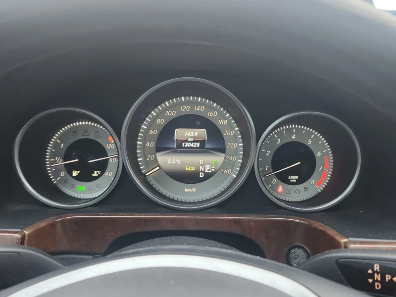 Mercedes-Benz E 500 E550* * AMG* * 4MATIC* * CARFAX* * АВТО КРЕДИТ* * , снимка 9 - Автомобили и джипове - 53163338