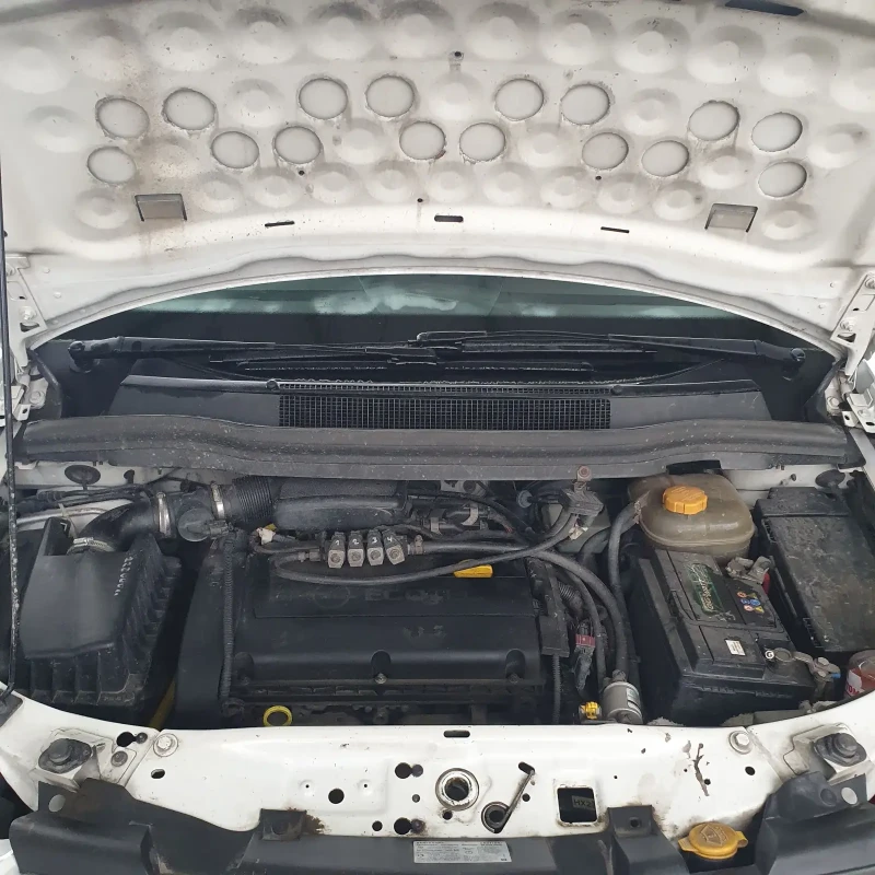 Opel Zafira 1.6 16V Газ/Бензин, снимка 11 - Автомобили и джипове - 53276544