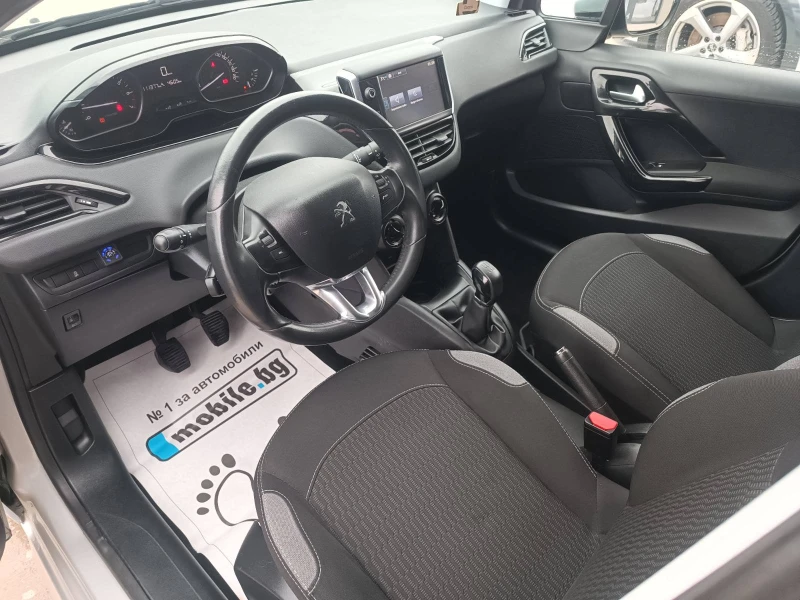 Peugeot 208 1.2i Газов Ижекцион, снимка 7 - Автомобили и джипове - 53341648