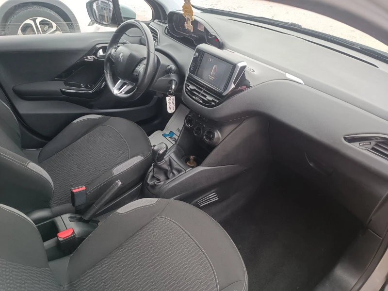 Peugeot 208 1.2i Газов Ижекцион, снимка 9 - Автомобили и джипове - 53341648