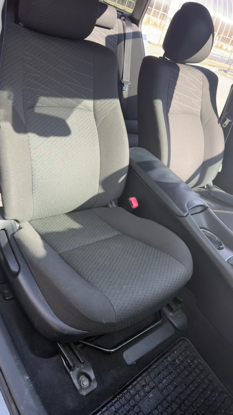 Toyota Avensis 2.2D4D!KEYLESS!НАВИГАЦИЯ!АВТОПИЛОТ!CLIMATRONIC!TOP, снимка 9 - Автомобили и джипове - 53412175