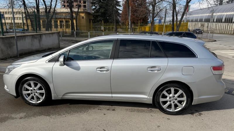 Toyota Avensis 2.2D4D!KEYLESS!НАВИГАЦИЯ!АВТОПИЛОТ!CLIMATRONIC!TOP, снимка 6 - Автомобили и джипове - 53412175
