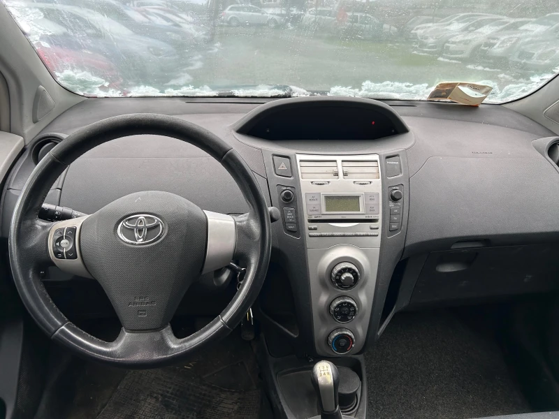 Toyota Yaris 1.0, снимка 13 - Автомобили и джипове - 53525495