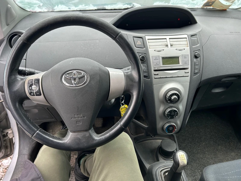 Toyota Yaris 1.0, снимка 11 - Автомобили и джипове - 53525495
