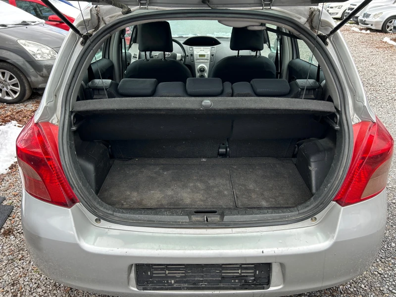 Toyota Yaris 1.0, снимка 9 - Автомобили и джипове - 53525495
