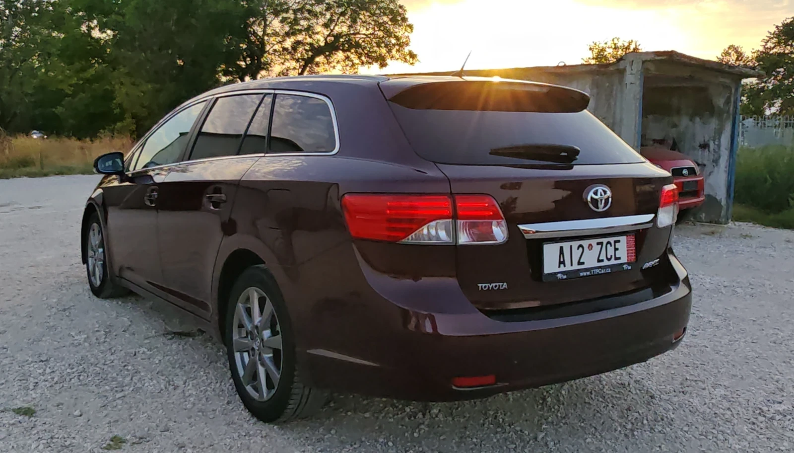 Toyota Avensis 2.2D4-D 150к.с * Excusitiv* Bi-Xenon* Navi* Camera - изображение 3